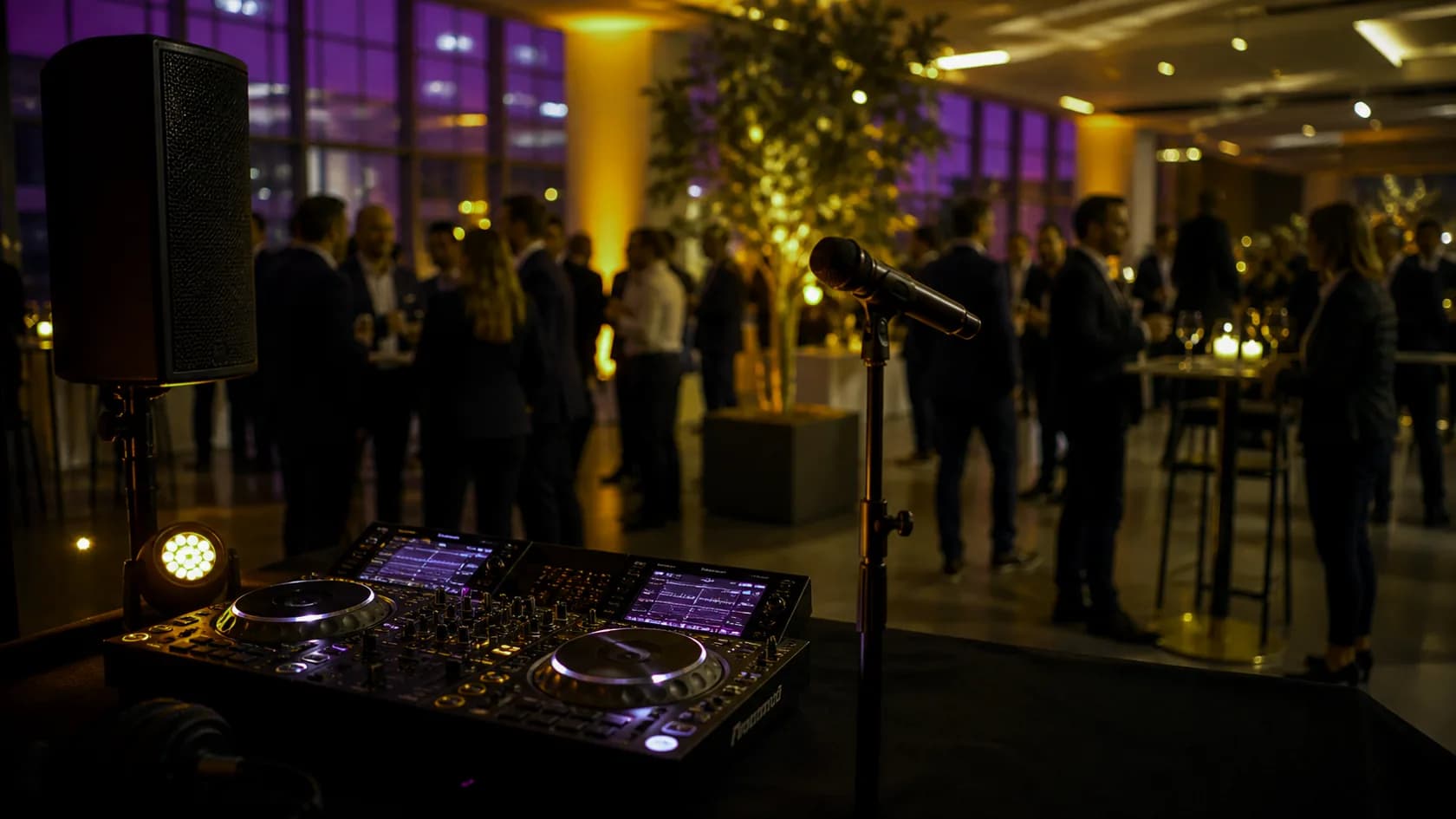 DJ Aargau für Firmenfeier Eventmusik zwischen Aarau und Baden mit DJ Setup und Eventstimmung