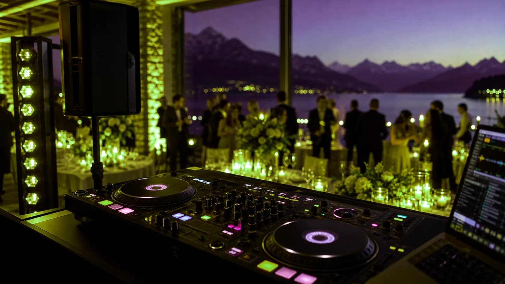 Warum Bewertungen bei der DJ Wahl für eure Hochzeit wichtig sind mit DJ Setup und Eventstimmung
