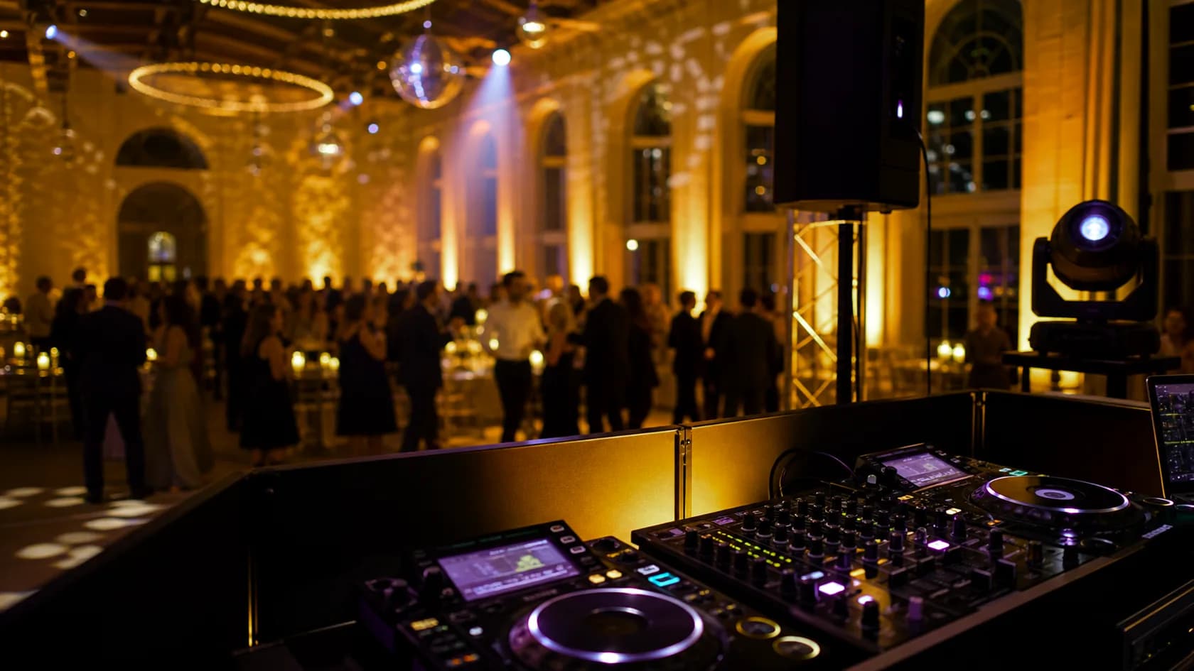 DJ Chur für Firmenfeier Corporate Events in Graubünden mit DJ Setup und Eventstimmung