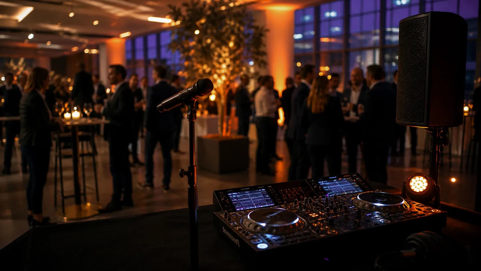 DJ für Messeparty nach dem Messetag richtig feiern mit DJ Setup und Eventstimmung