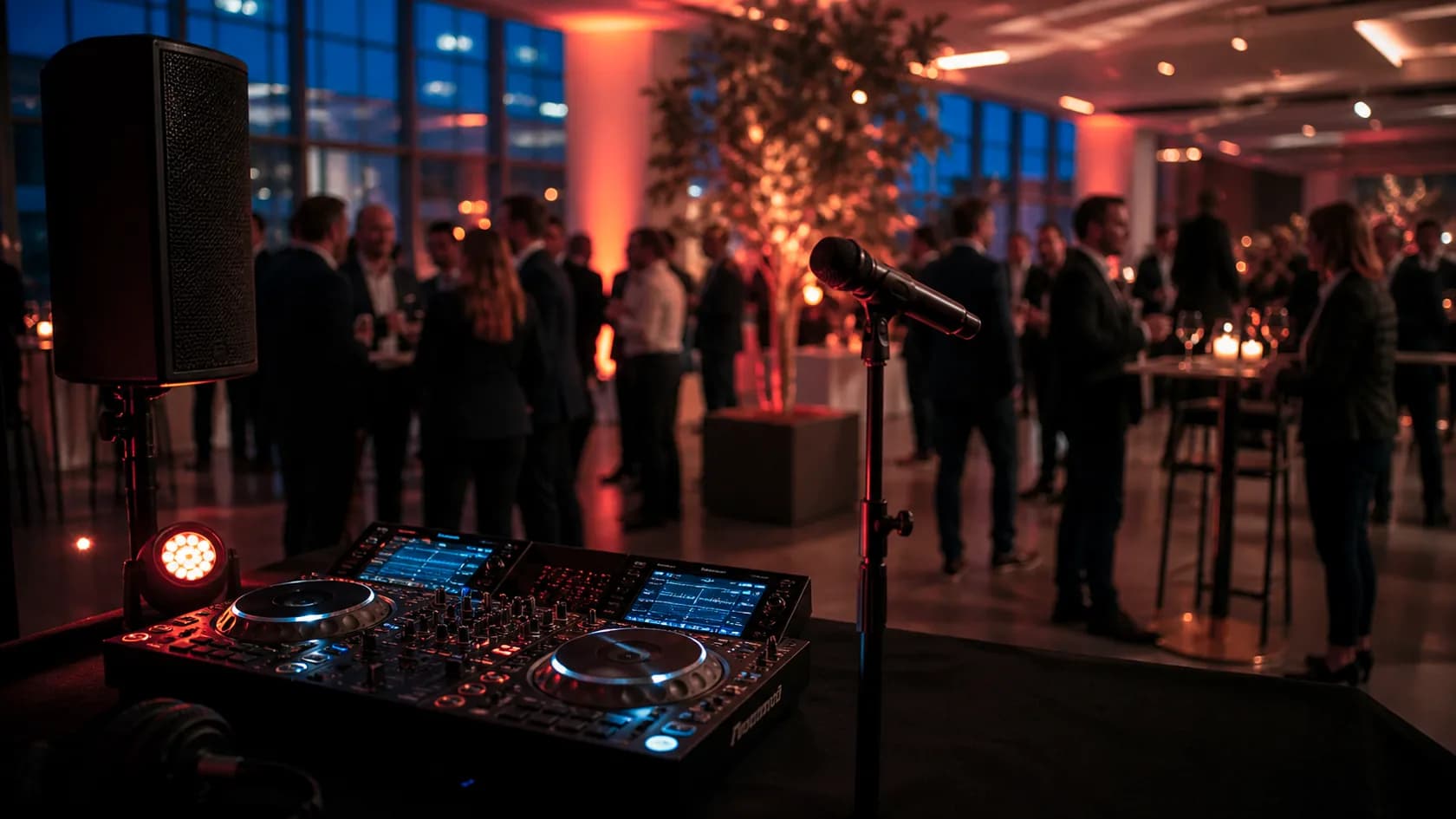 DJ für Produktlaunch mit Musik die zur Marke passt mit DJ Setup und Eventstimmung