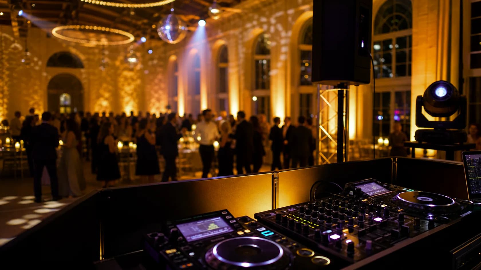 DJ für Sommerfest der Firma mit entspannter Eventmusik mit DJ Setup und Eventstimmung