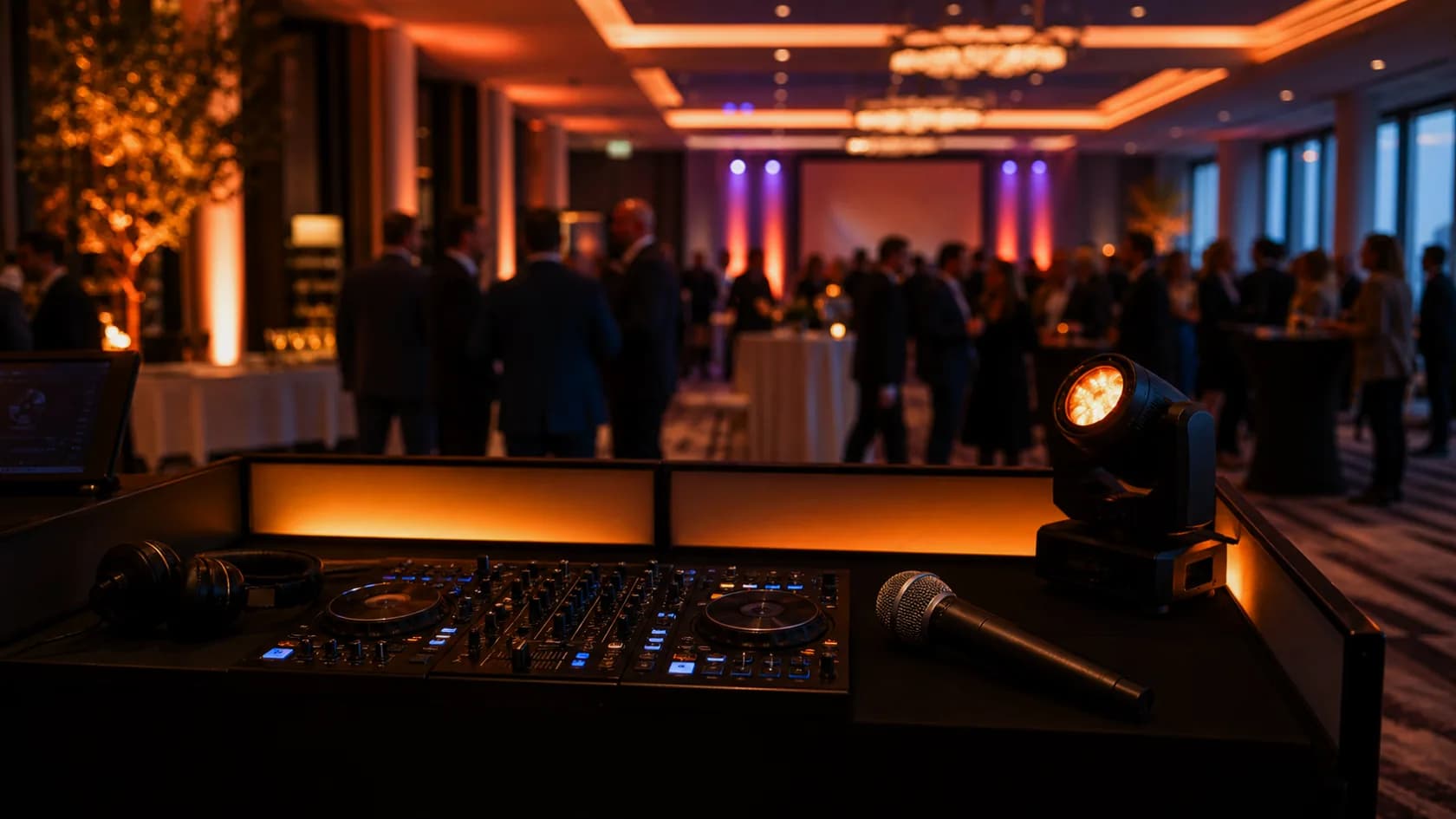 DJ St. Gallen für Firmenfeier Musik für Ostschweizer Unternehmen mit DJ Setup und Eventstimmung