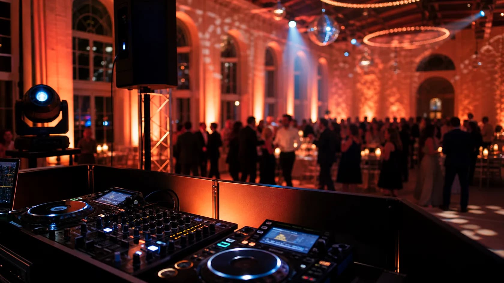 DJ für Tagung oder Kick-off Abendprogramm professionell planen mit DJ Setup und Eventstimmung
