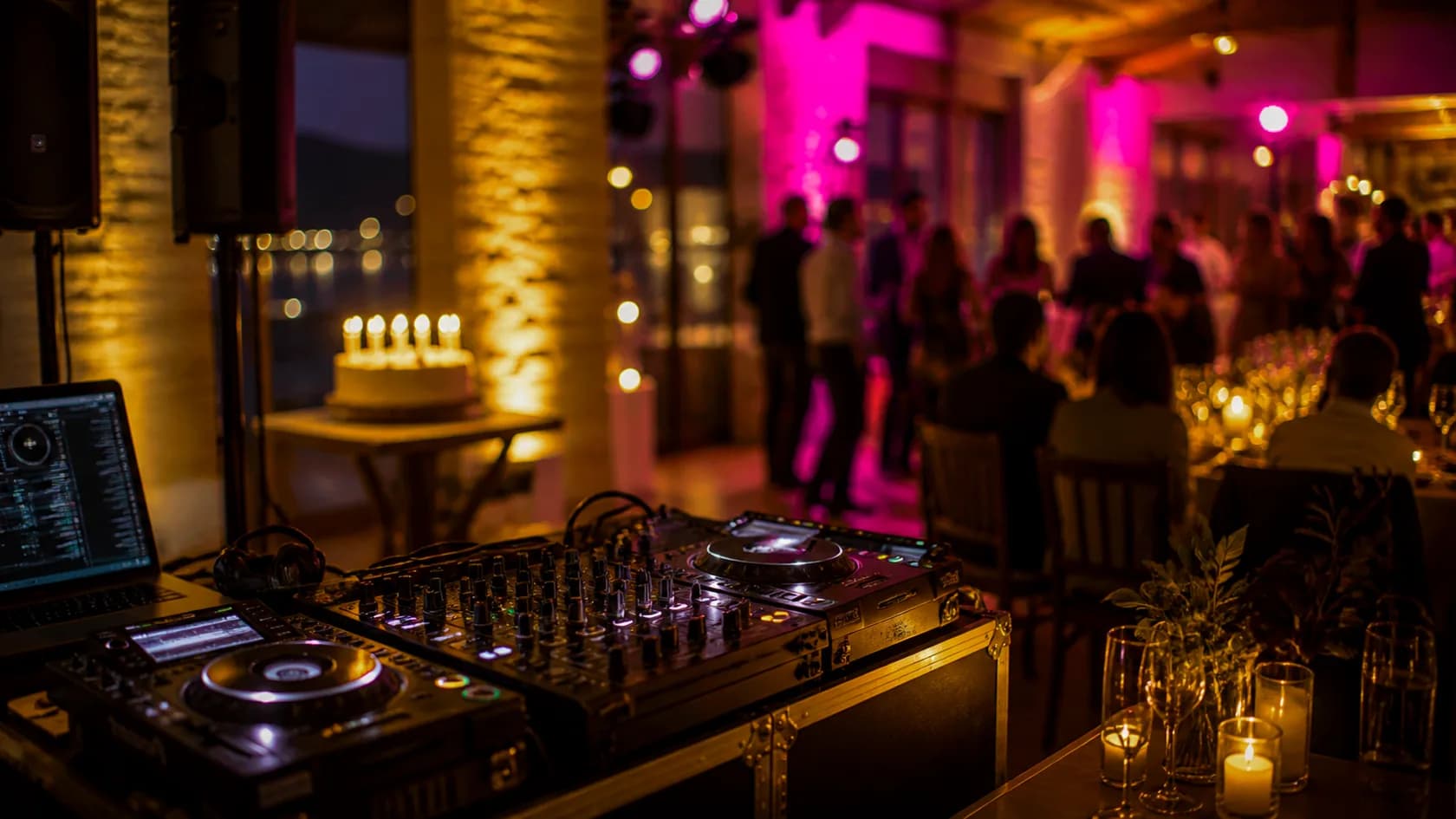 DJ für Weihnachtsfeier mit Corporate Event Setup