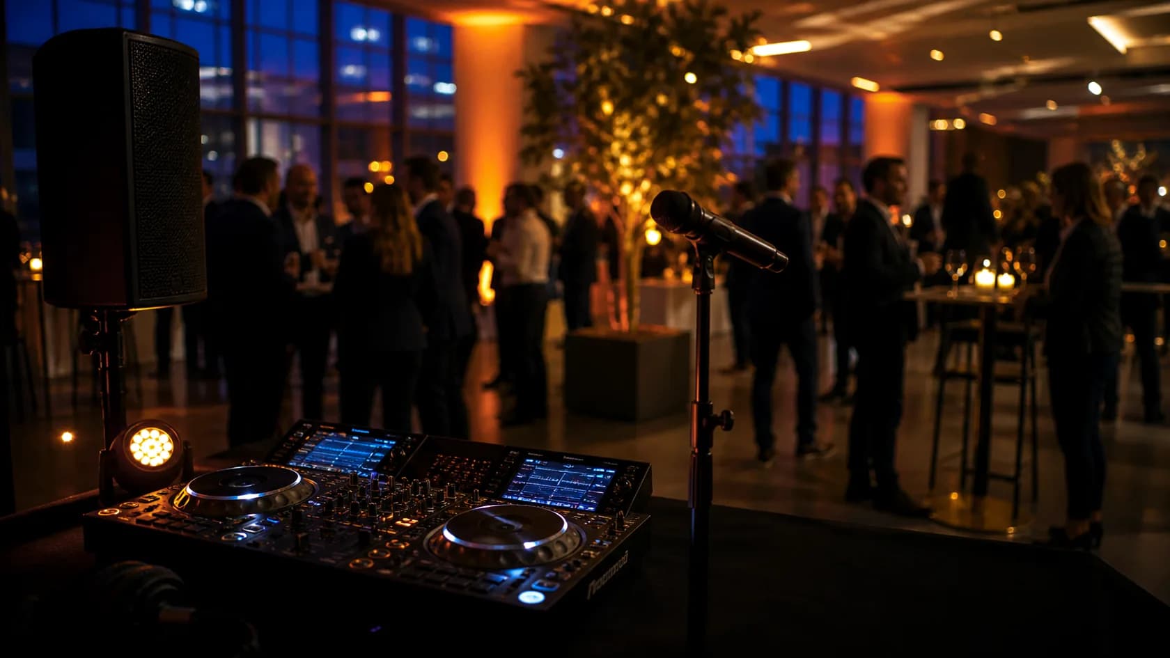 Musikwunschkarte für Gäste ohne dass die Party stoppt mit DJ Setup und Eventstimmung