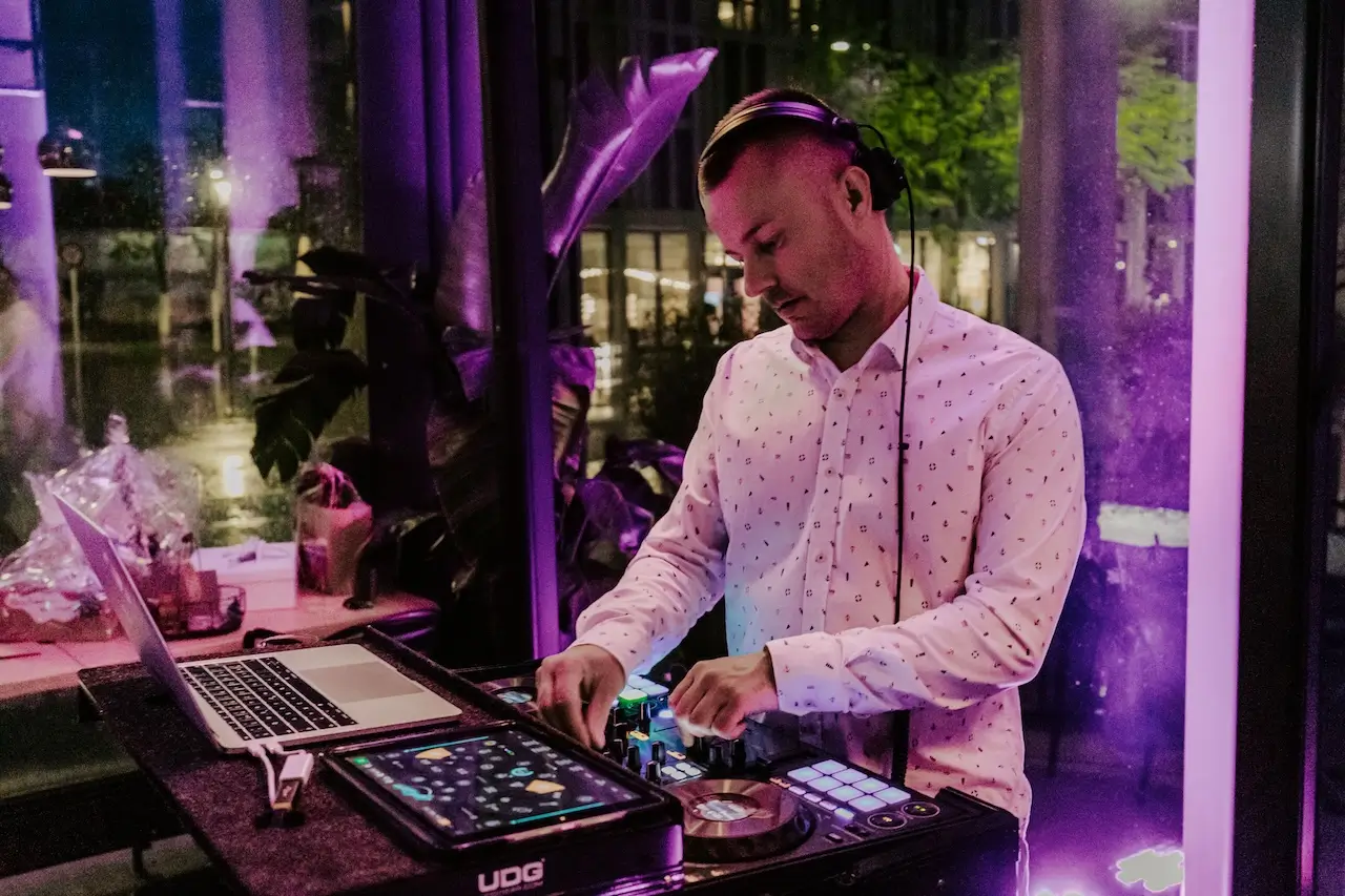 dj bern